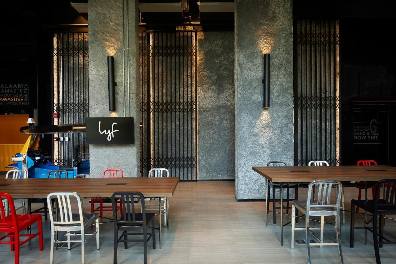 Lyf Sukhumvit 8 Bangkok Hotell Exteriör bild