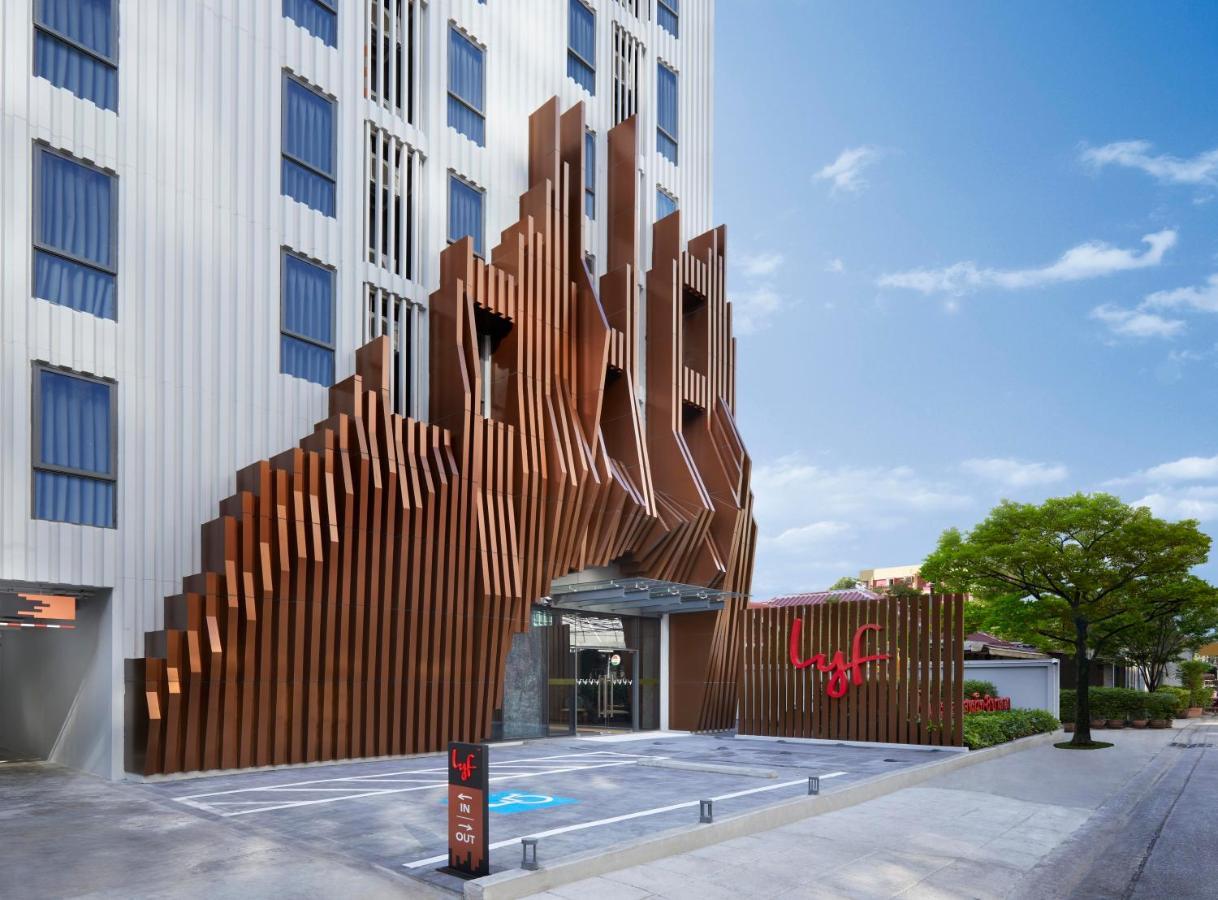 Lyf Sukhumvit 8 Bangkok Hotell Exteriör bild