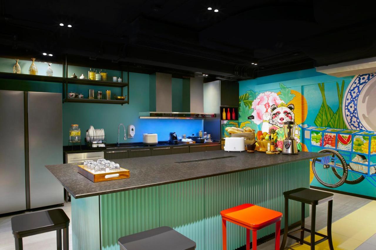 Lyf Sukhumvit 8 Bangkok Hotell Exteriör bild