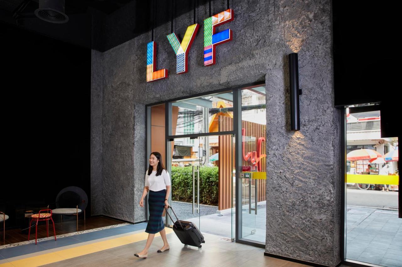 Lyf Sukhumvit 8 Bangkok Hotell Exteriör bild