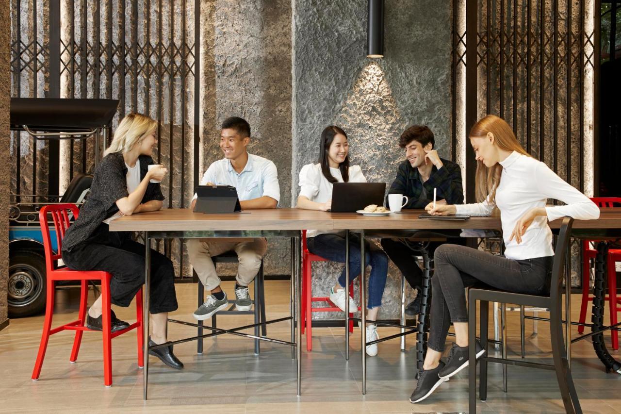 Lyf Sukhumvit 8 Bangkok Hotell Exteriör bild