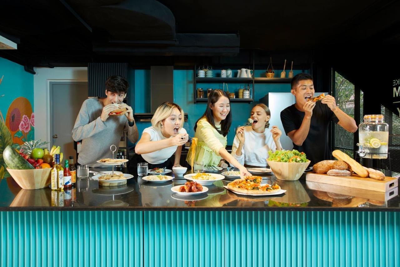 Lyf Sukhumvit 8 Bangkok Hotell Exteriör bild