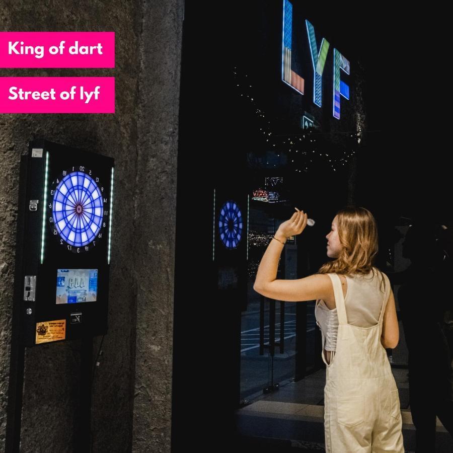 Lyf Sukhumvit 8 Bangkok Hotell Exteriör bild